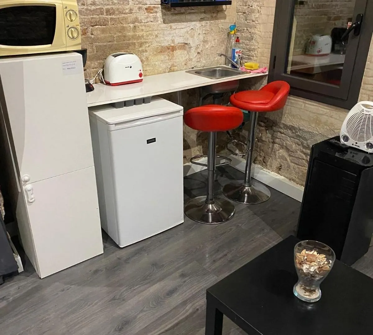 Room Not Shared Center Liceu Ramblas Plaza Cataluna 바르셀로나 0*,  스페인
